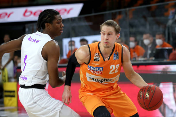 在皇马稳固 在皇马稳固